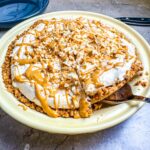 serving-the-peanut-butter-pretzel-pie