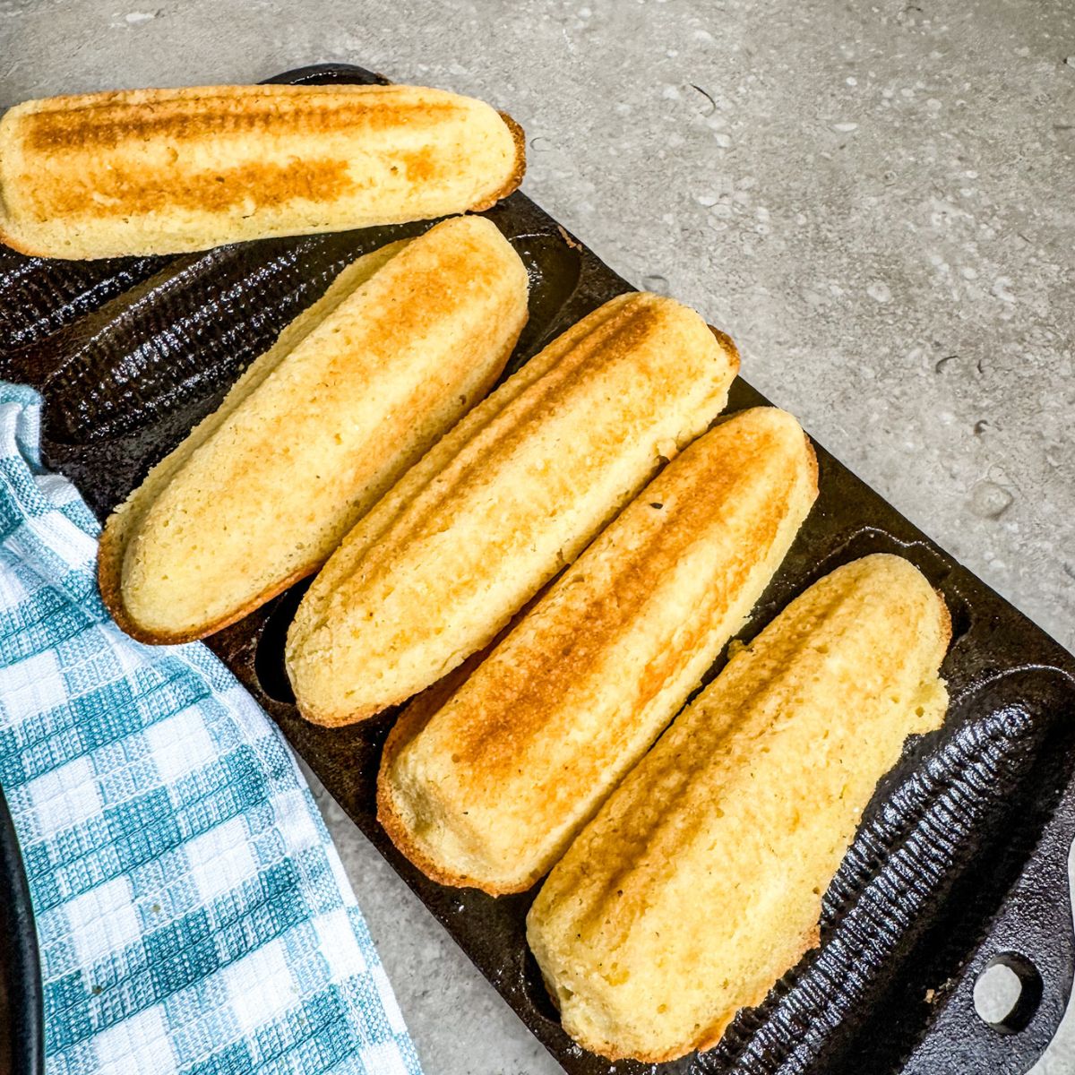 Fresh-out-of-the-oven-and-ready-to-serve Ready-to-eat cornbread sticks.