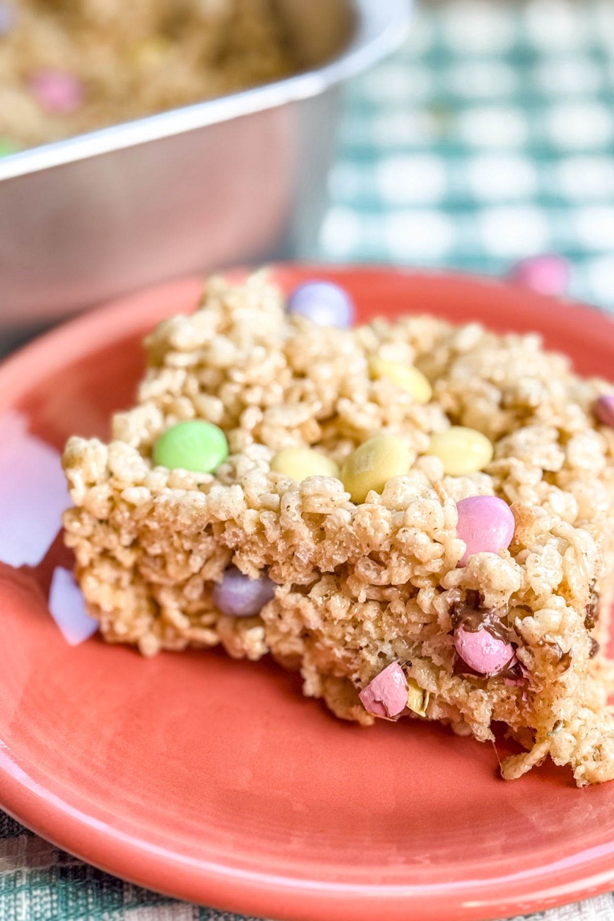 crunchy-M&M-rice-krispie-treats ready-to-eat M&M rice krispie treats.