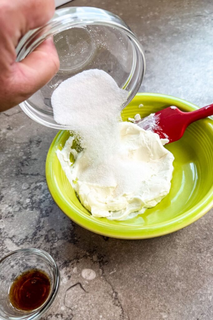 Add sugar and vanilla into a green bowl and mix until well combined.