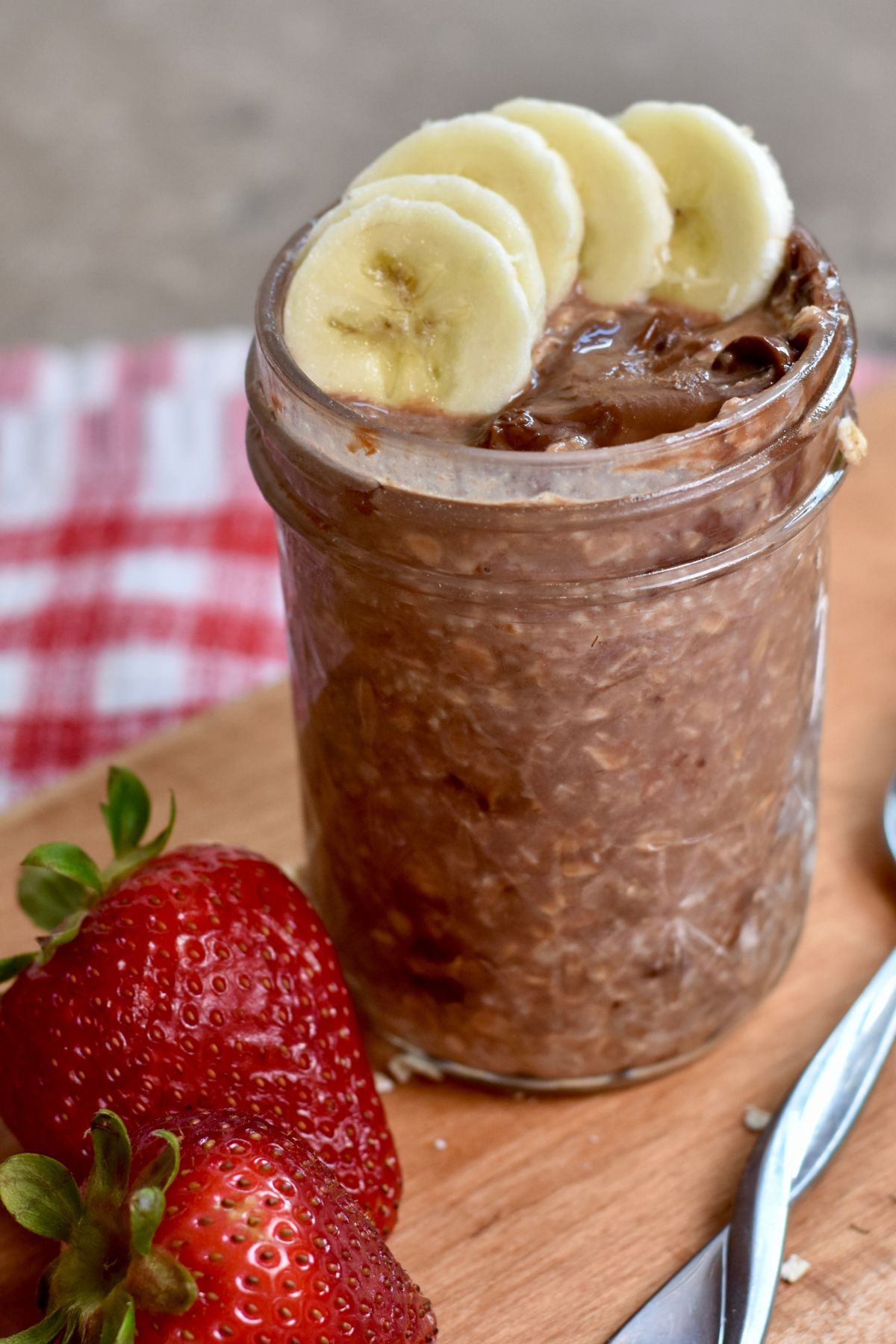 overnight-nutella-oats-bananas Ready to eat Nutella overnight oats.