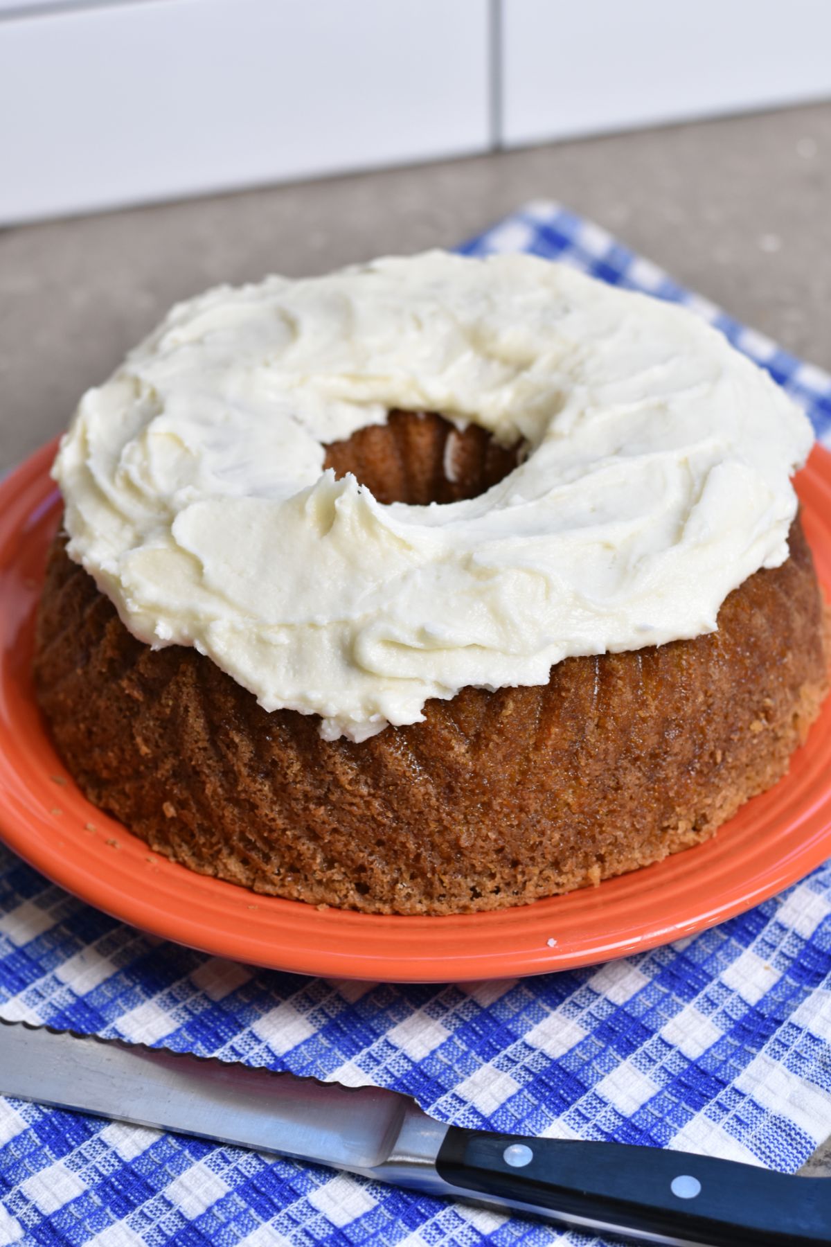 cream-cheese-topping-on-carrot-cake Ready to slice the carrot bundt cake.