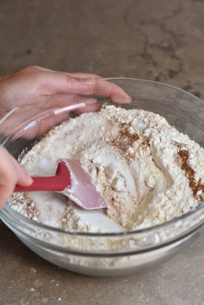 mix-the-dry-ingredients-together Mix the dry ingredients in a mixing bowl.