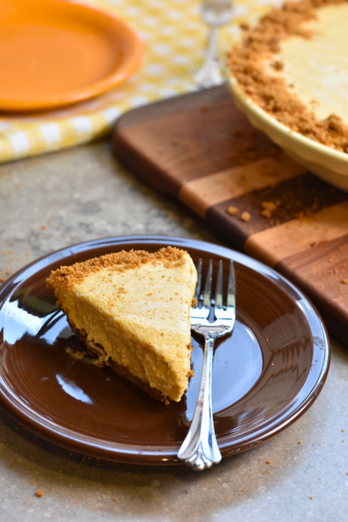 slicing-the-pie-and-serving-to-guest ready-to-eat pumpkin pie ice cream cake.
