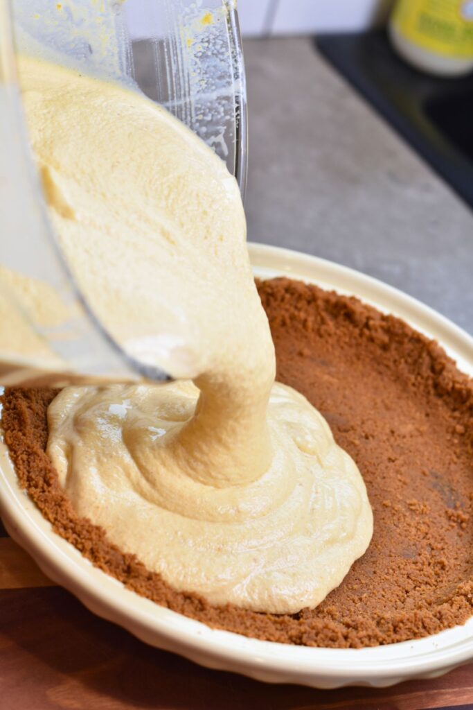 pouring-the-pie-filling-in-the-pie-crust Adding the pie filling to the Biscoff crust.