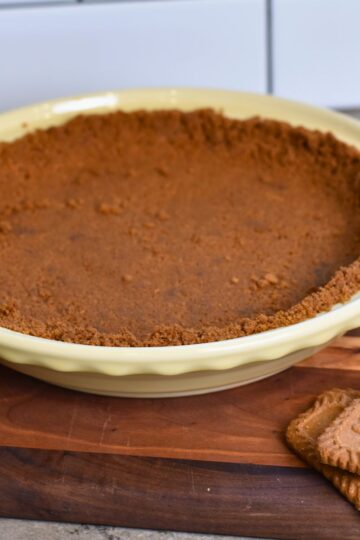 finished Biscoff cookie pie crust.