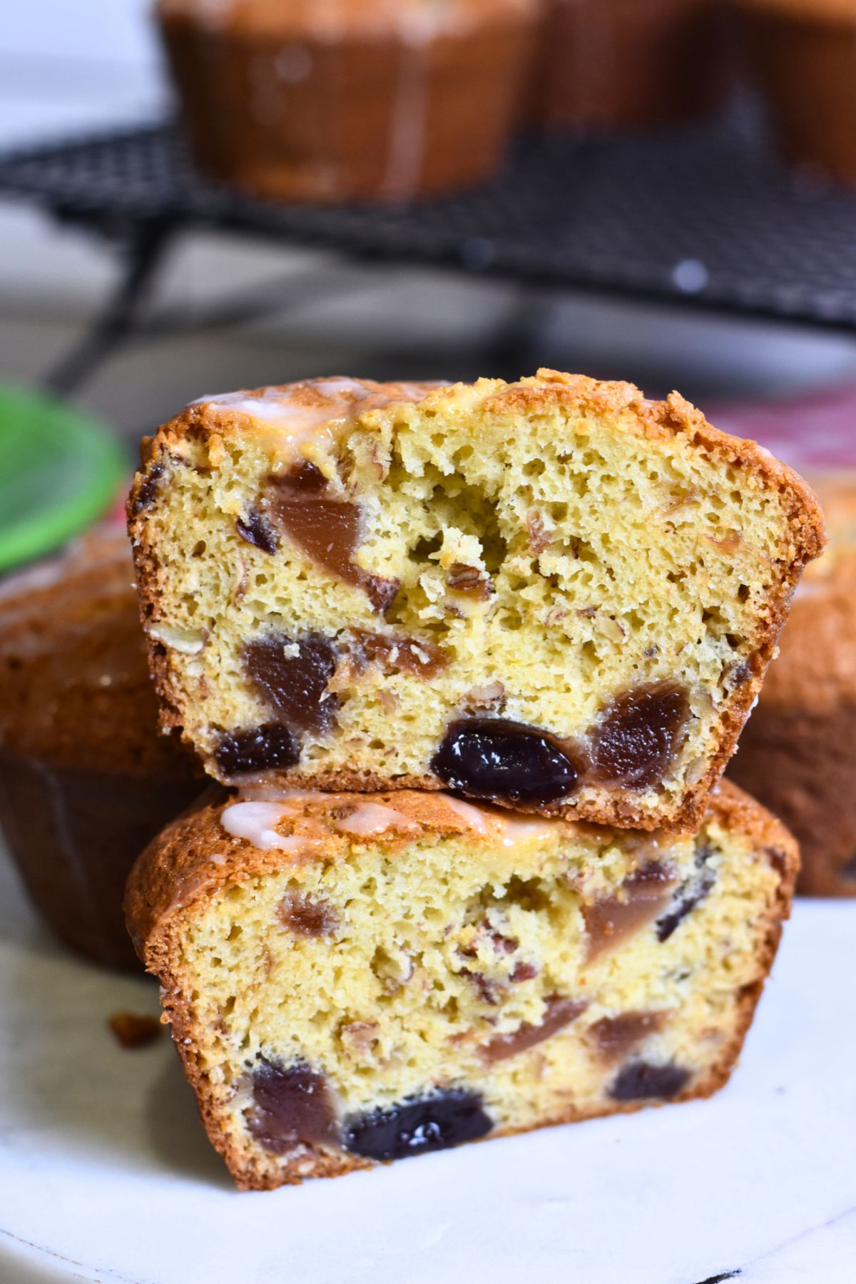 Sliced-Runtopf-cake-where-you-can-see-the-fruit-inside
