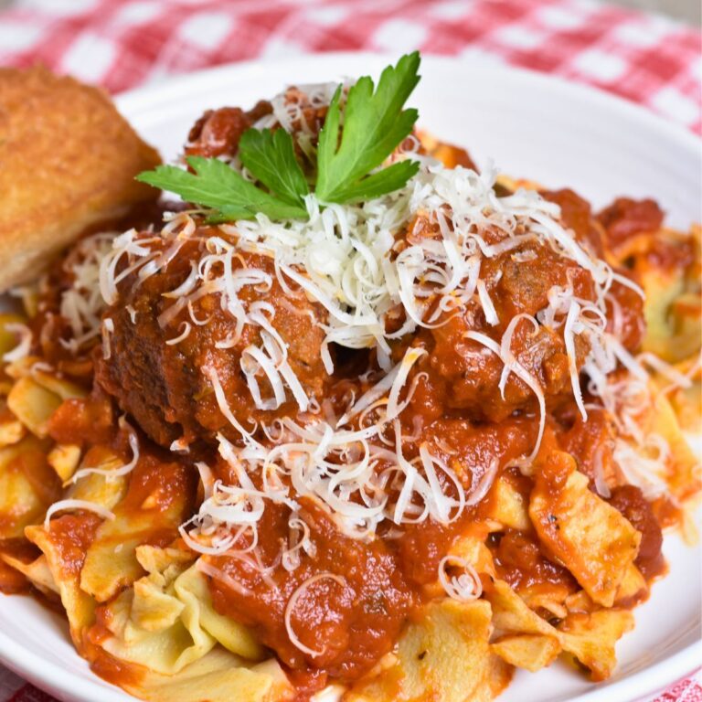 Classic Italian Meatballs with Garlic and Cheese